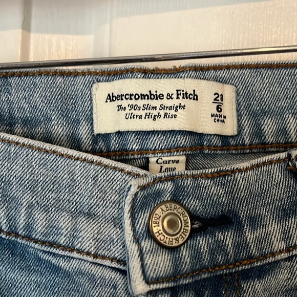 Abercrombie & Fitch | Curve Love Ultra High Rise 90s Slim Straight Jean Size 6 - Picture 8 of 15